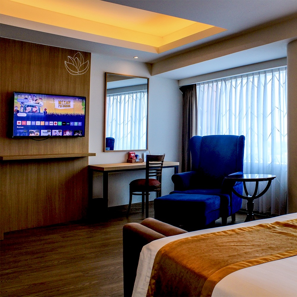 Business Suite with a writing desk